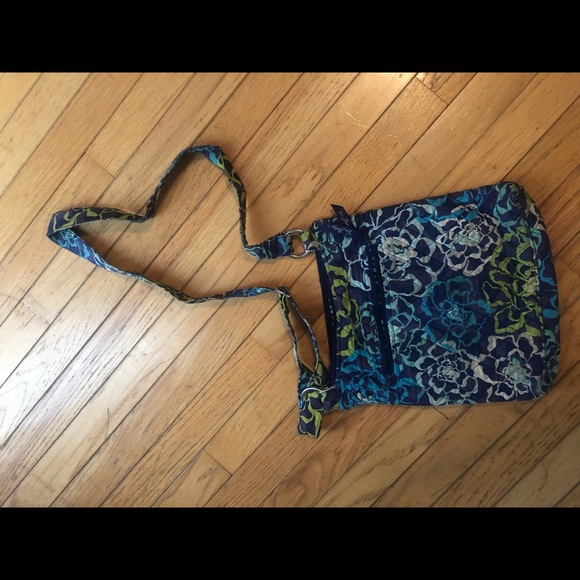 A Vera Bradley cross body bag - Picture 2 of 2